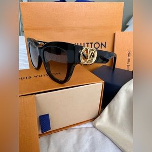 Louis Vuitton Link PM Cat Eye Sunglasses. New full set! $735